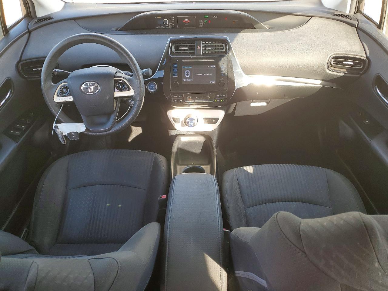 2016 TOYOTA PRIUS photo 8