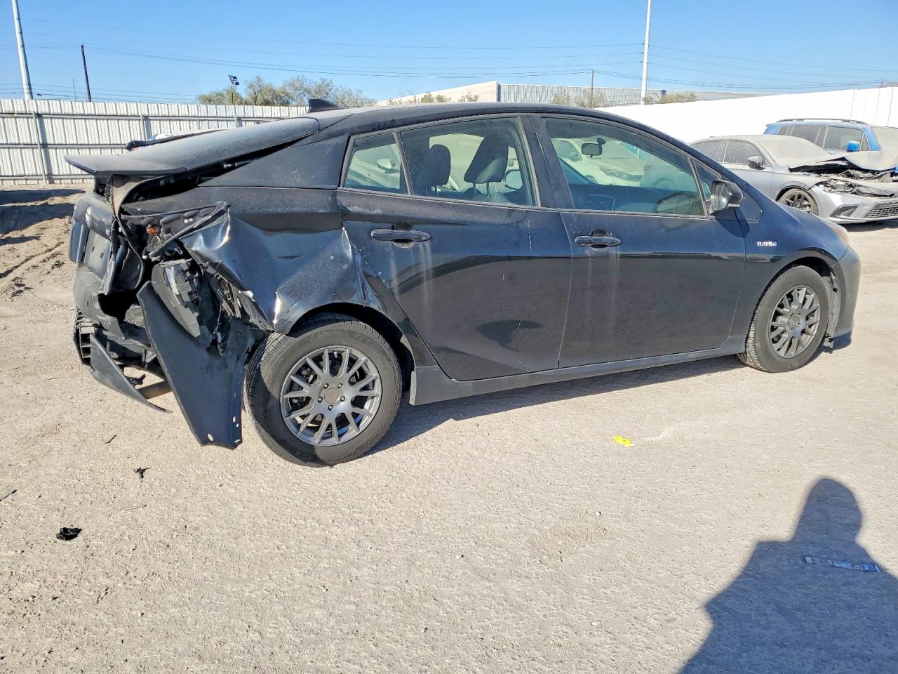 2016 TOYOTA PRIUS photo 3