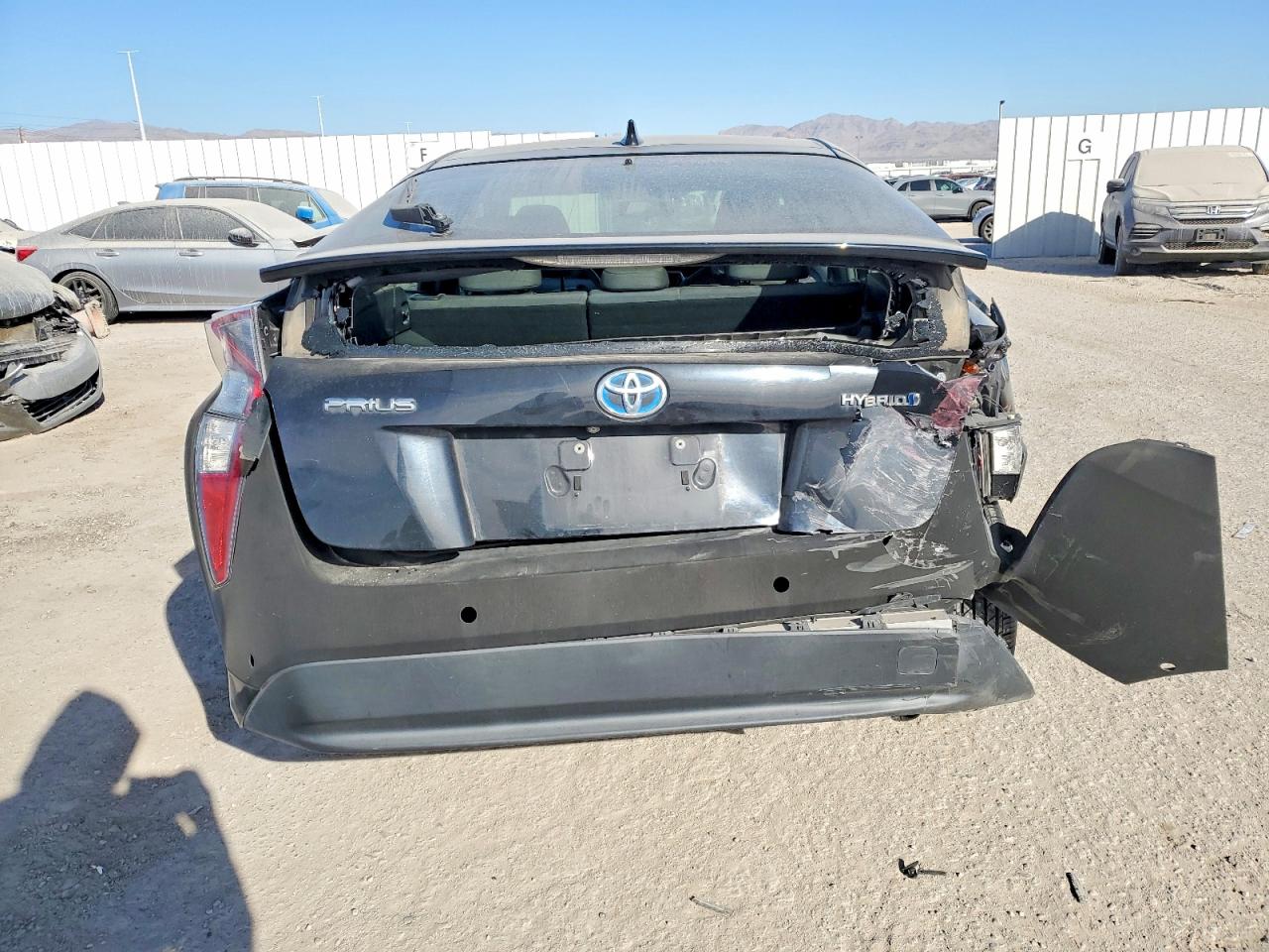2016 TOYOTA PRIUS photo 6