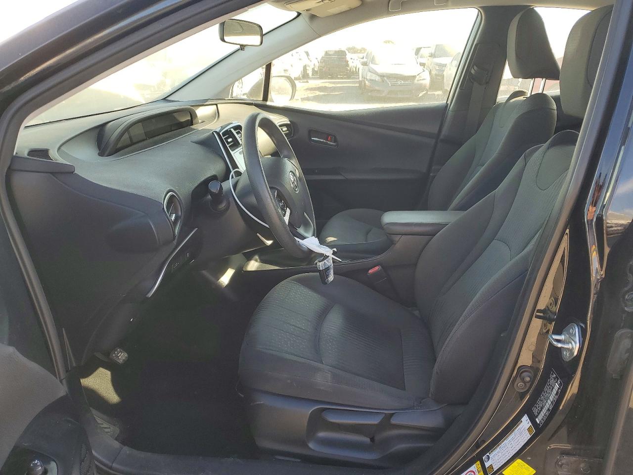 2016 TOYOTA PRIUS photo 7