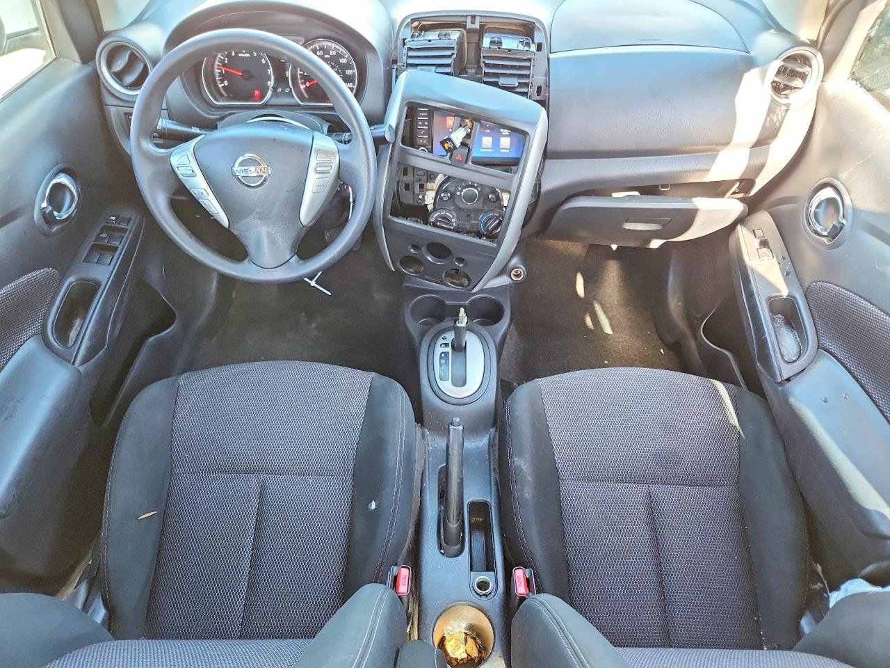 2019 NISSAN VERSA S photo 8