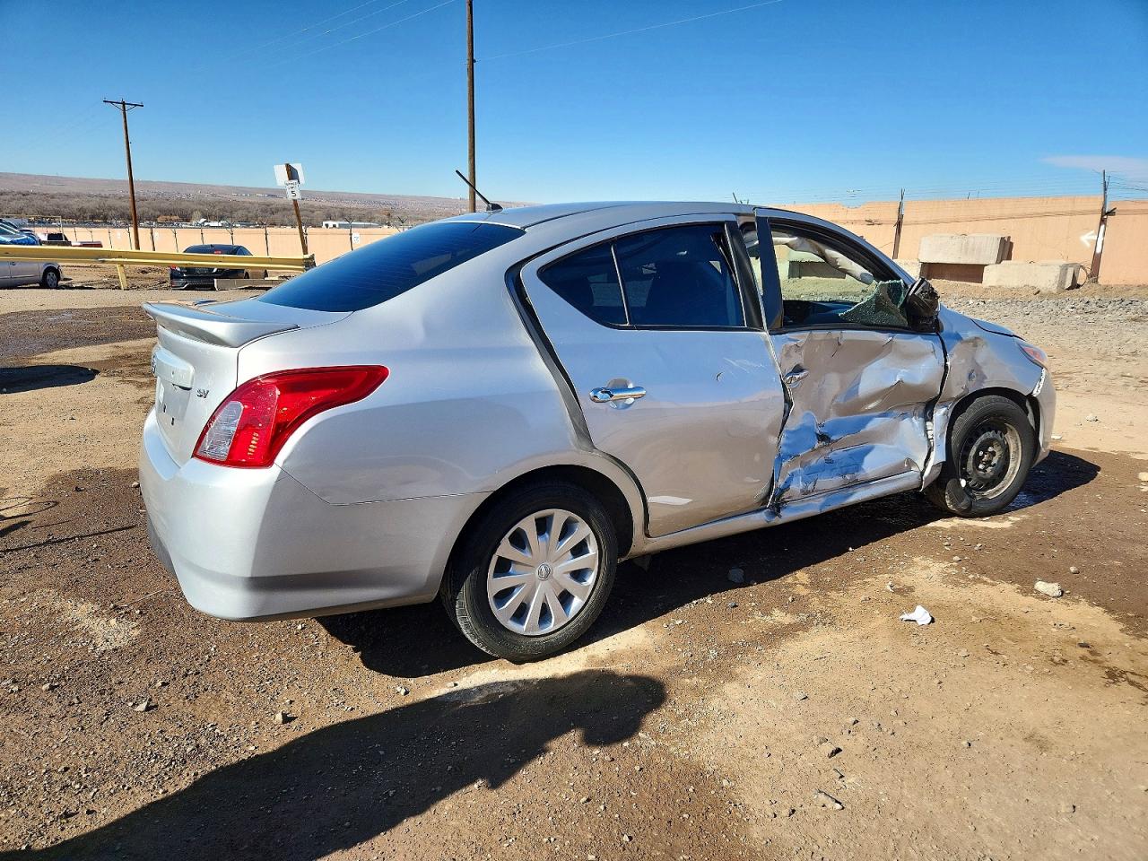 2019 NISSAN VERSA S photo 3