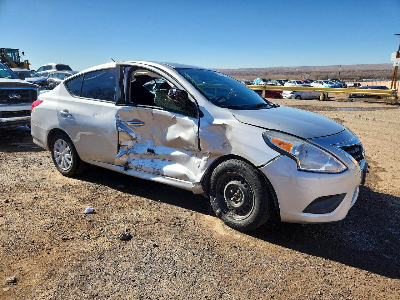 2019 NISSAN VERSA S photo 4