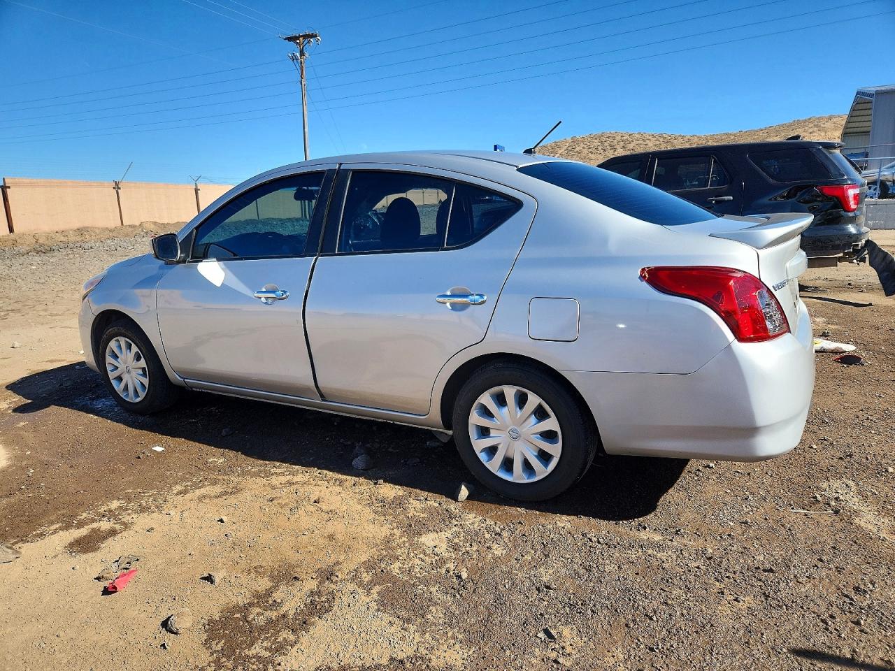2019 NISSAN VERSA S photo 2