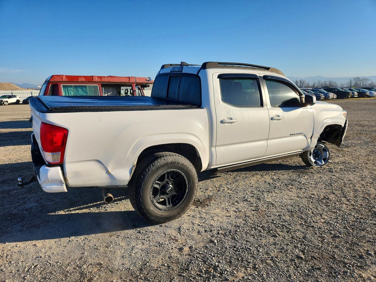 2017 TOYOTA TACOMA DOUBLE CAB photo 3