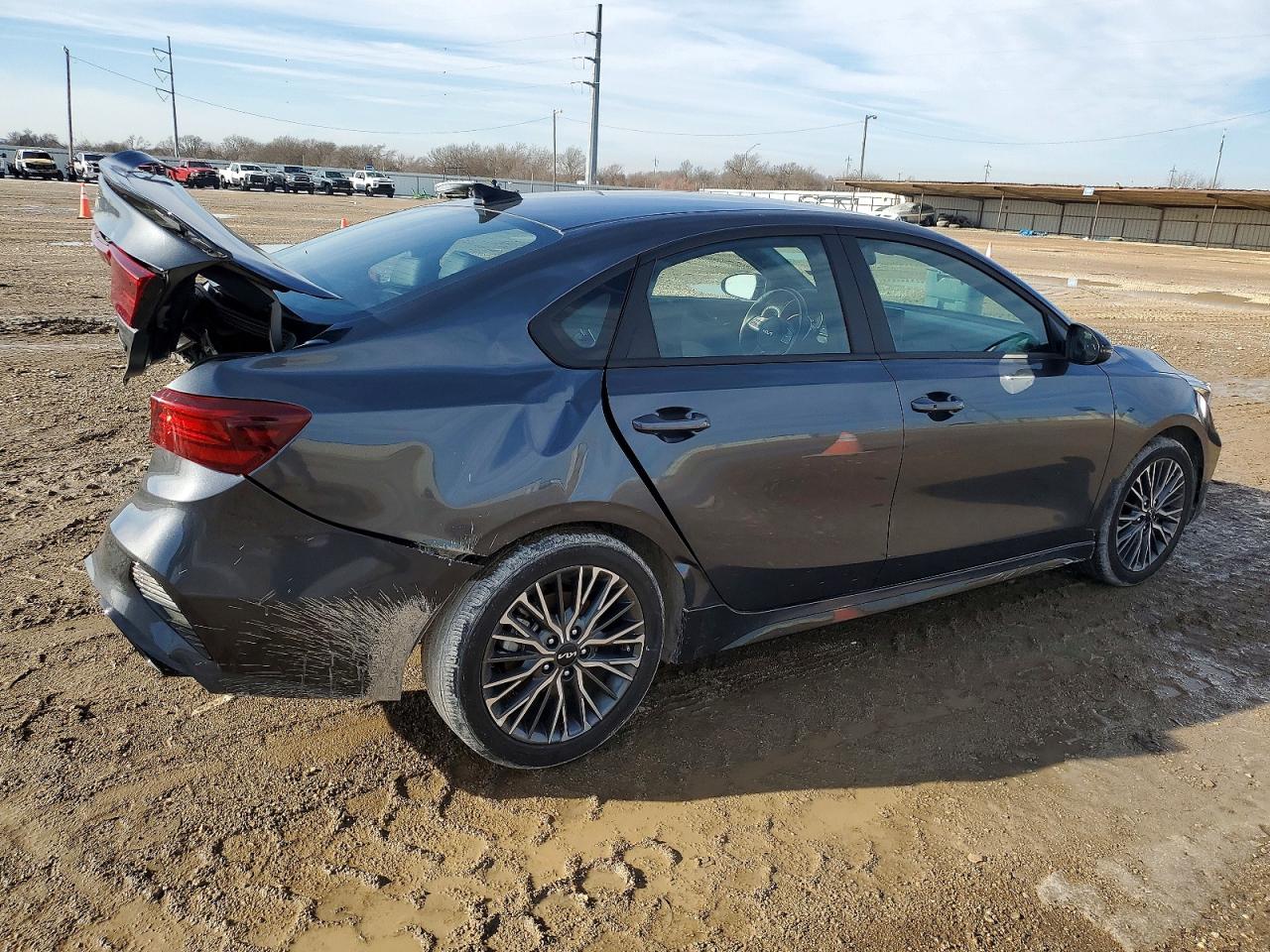 2024 KIA FORTE GT LINE photo 5