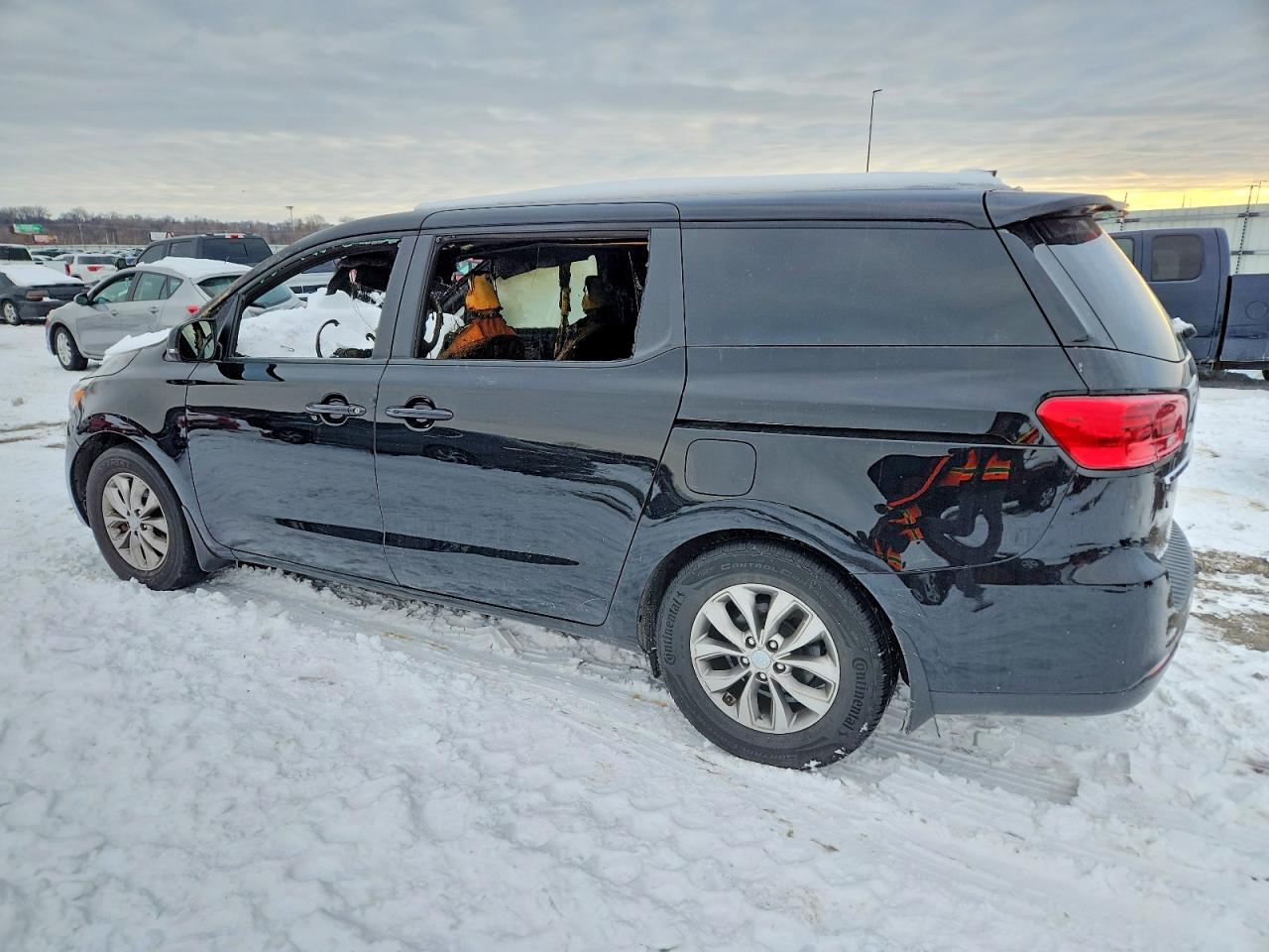 2019 KIA SEDONA LX photo 3