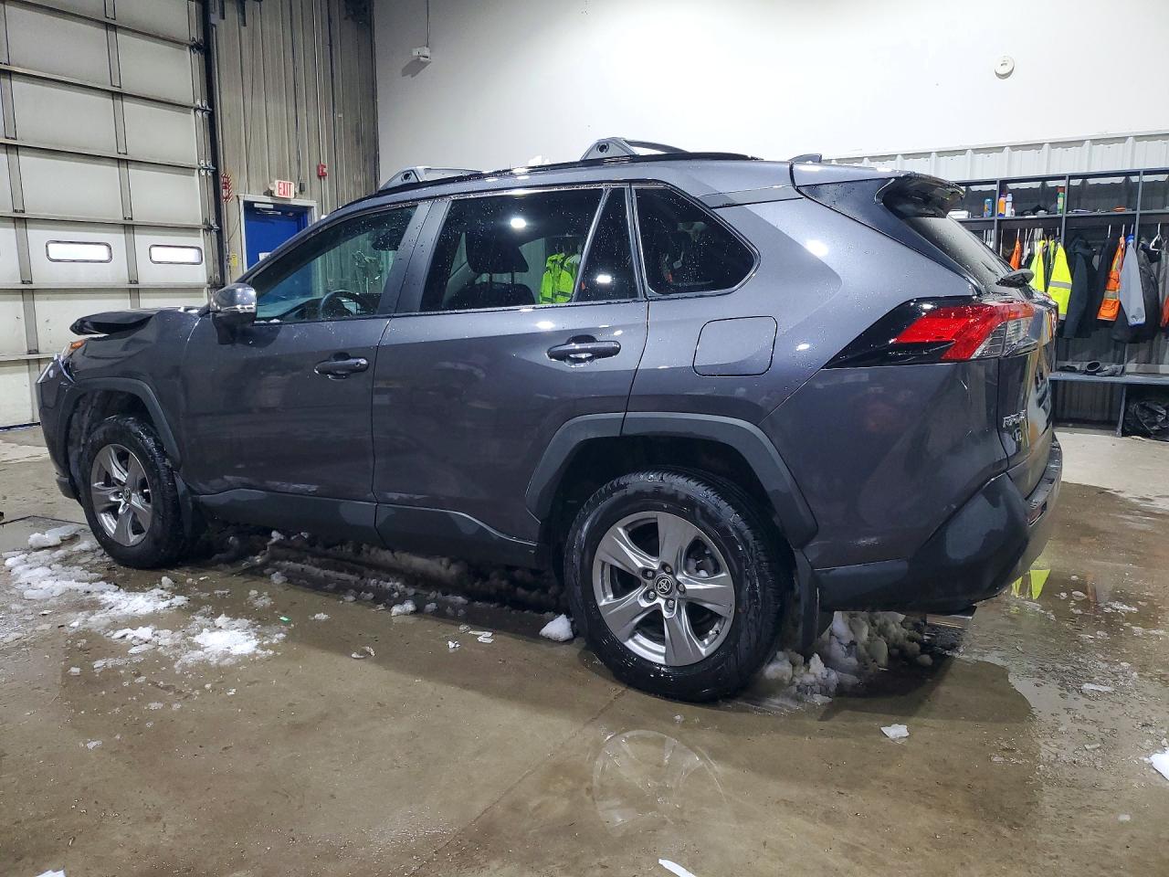 2024 TOYOTA RAV4 XLE photo 2
