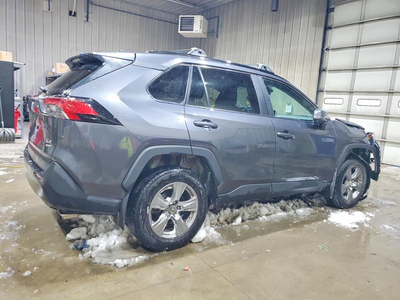 2024 TOYOTA RAV4 XLE photo 3