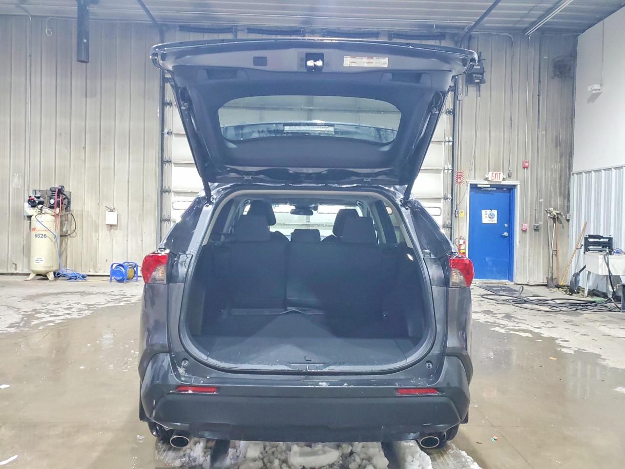 2024 TOYOTA RAV4 XLE photo 6