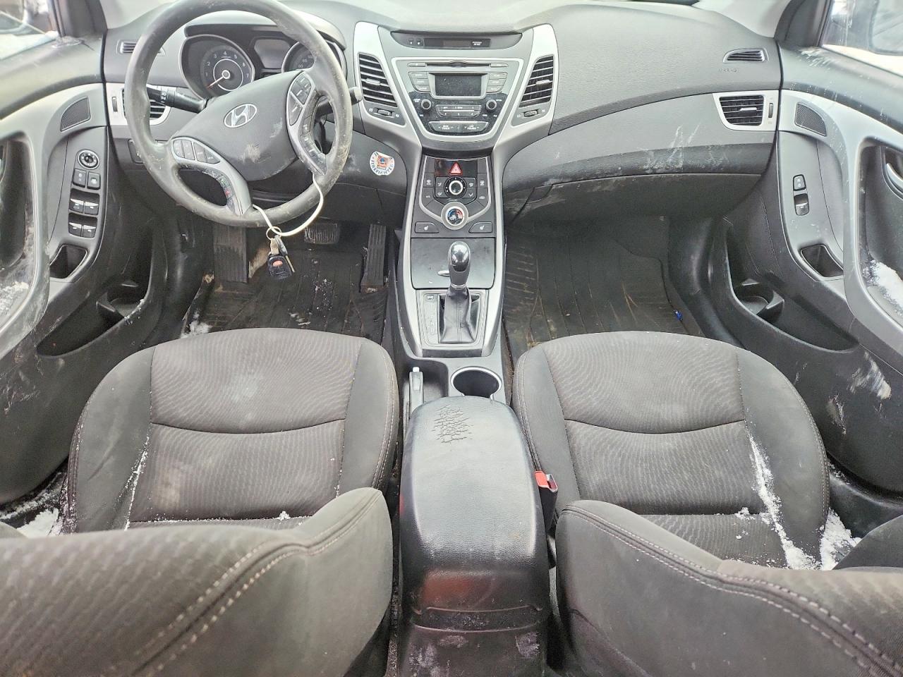 2016 HYUNDAI ELANTRA SE photo 8