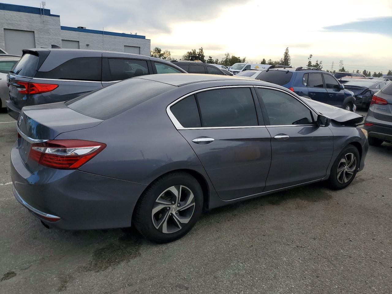 2017 HONDA ACCORD LX photo 5