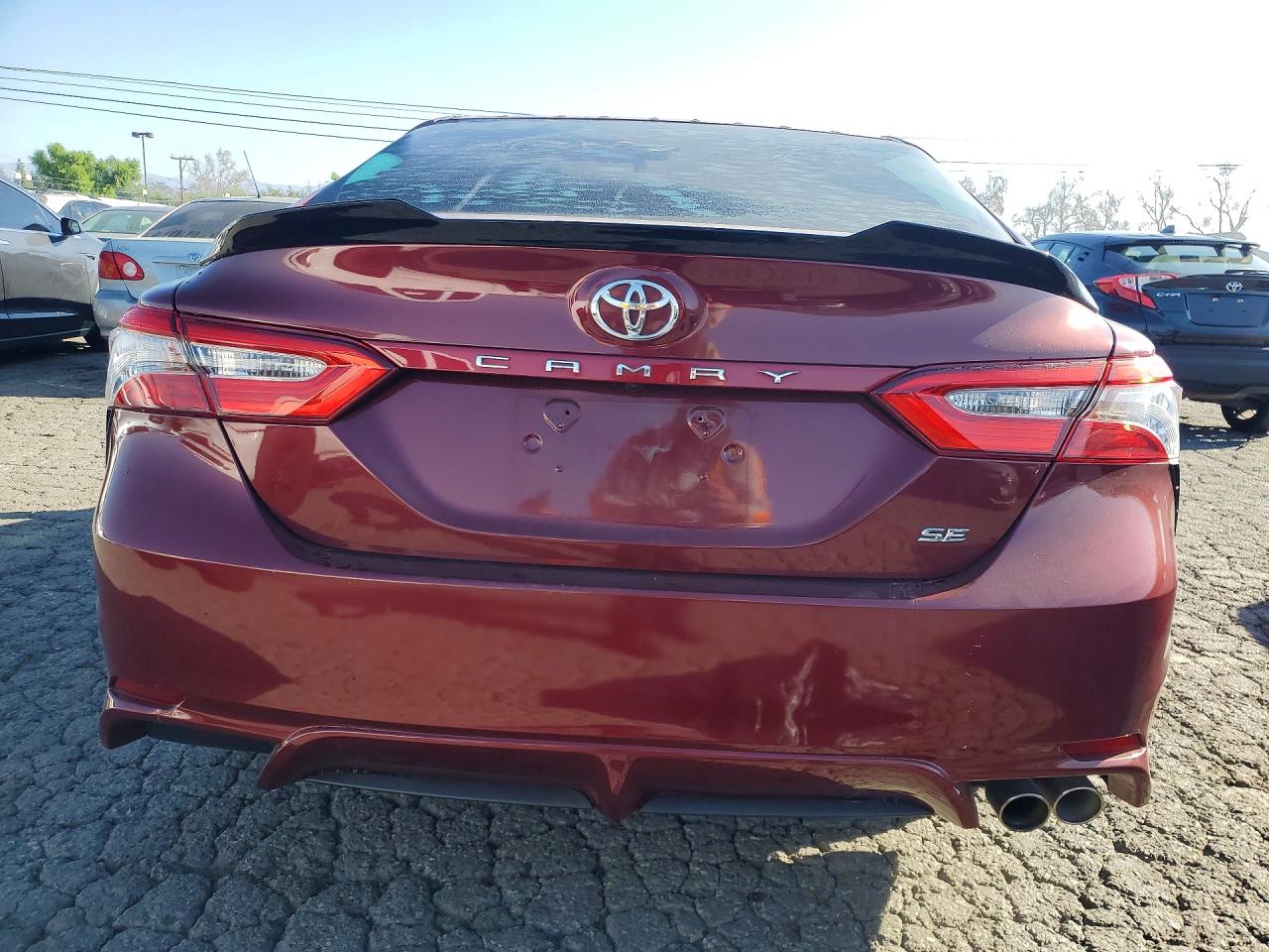2018 TOYOTA CAMRY SE photo 11