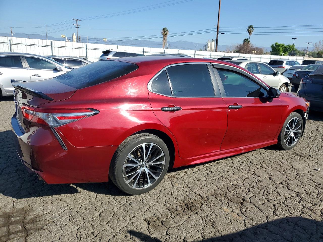 2018 TOYOTA CAMRY SE photo 5