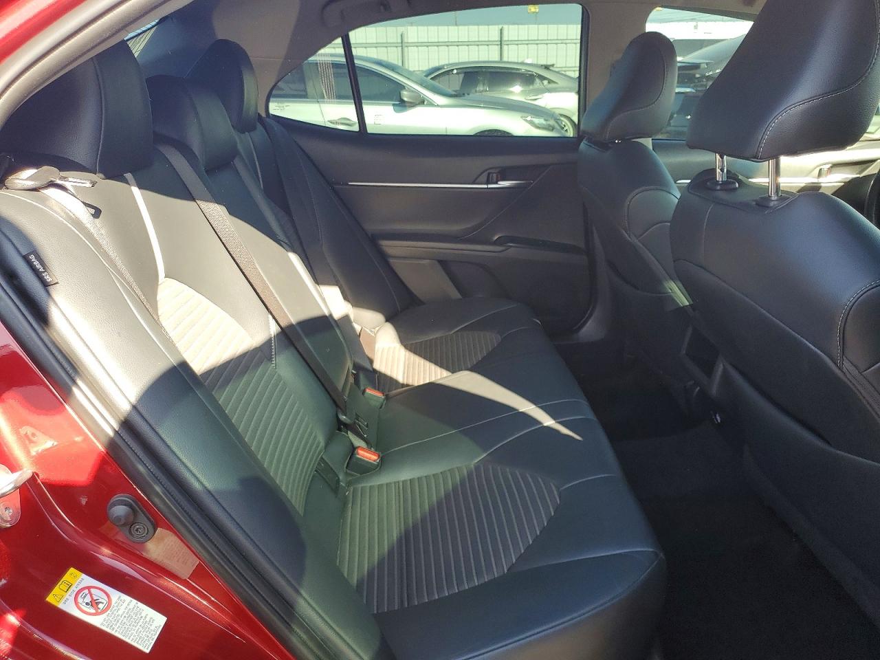 2018 TOYOTA CAMRY SE photo 19
