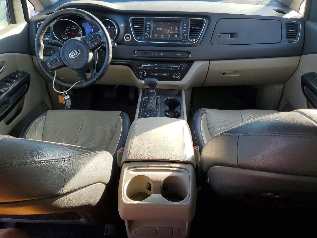 2017 KIA SEDONA LX photo 15