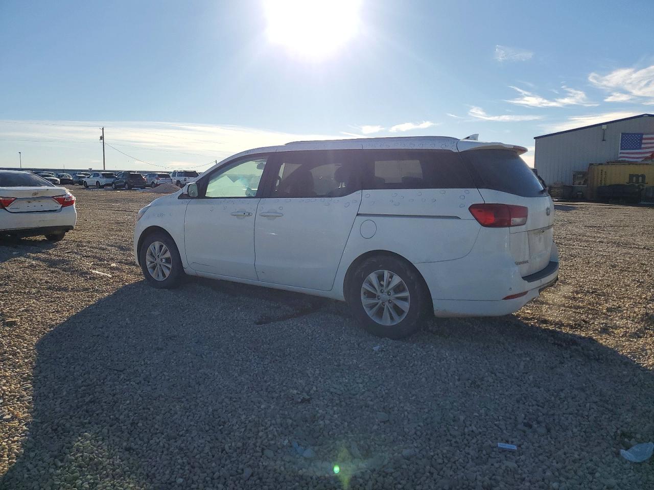 2017 KIA SEDONA LX photo 3