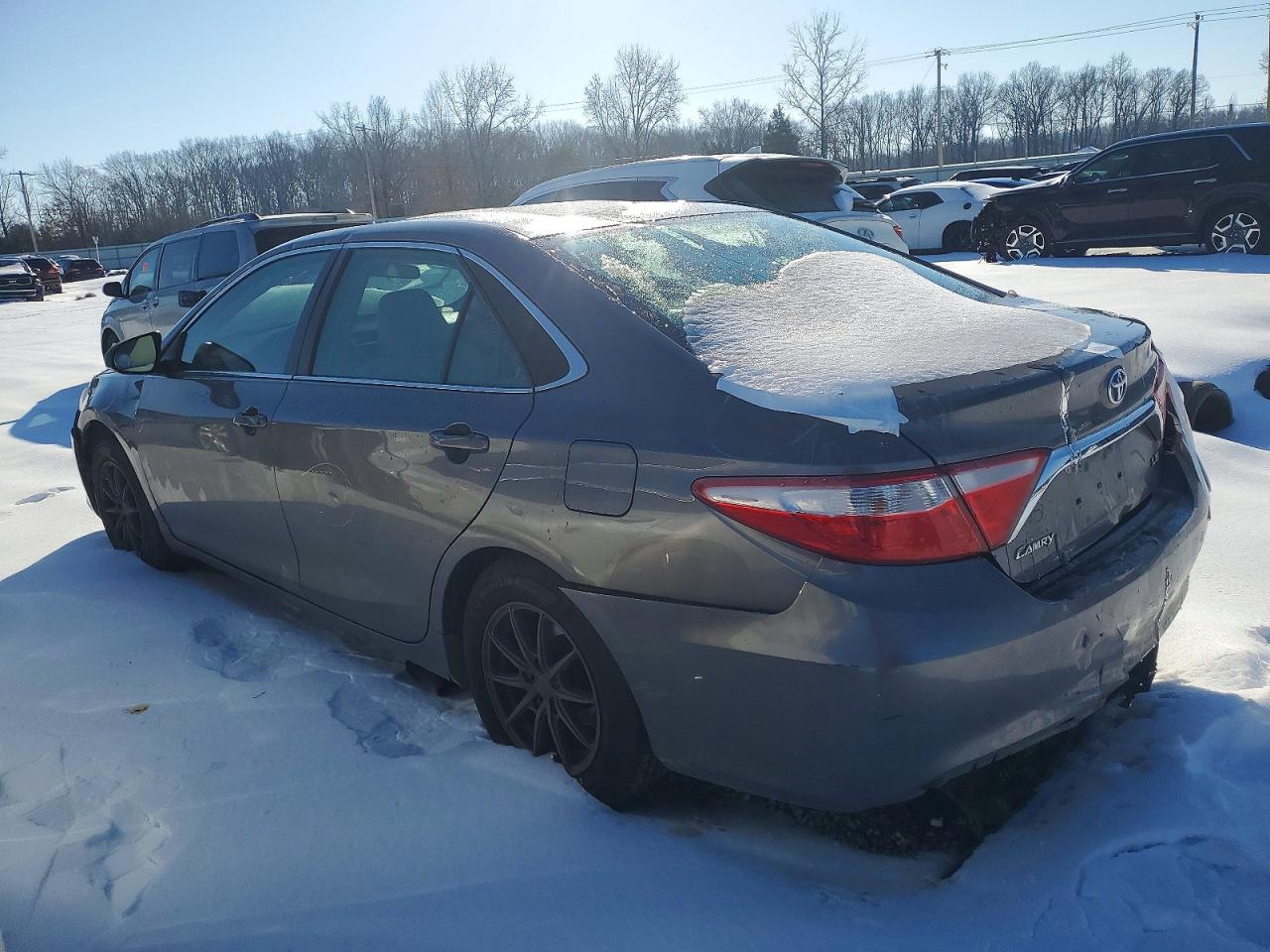2017 TOYOTA CAMRY LE photo 2