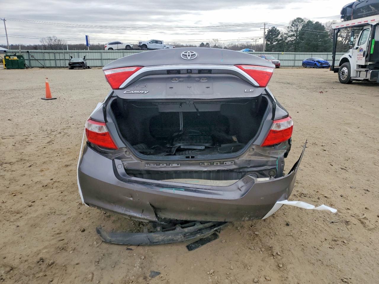 2017 TOYOTA CAMRY LE photo 6