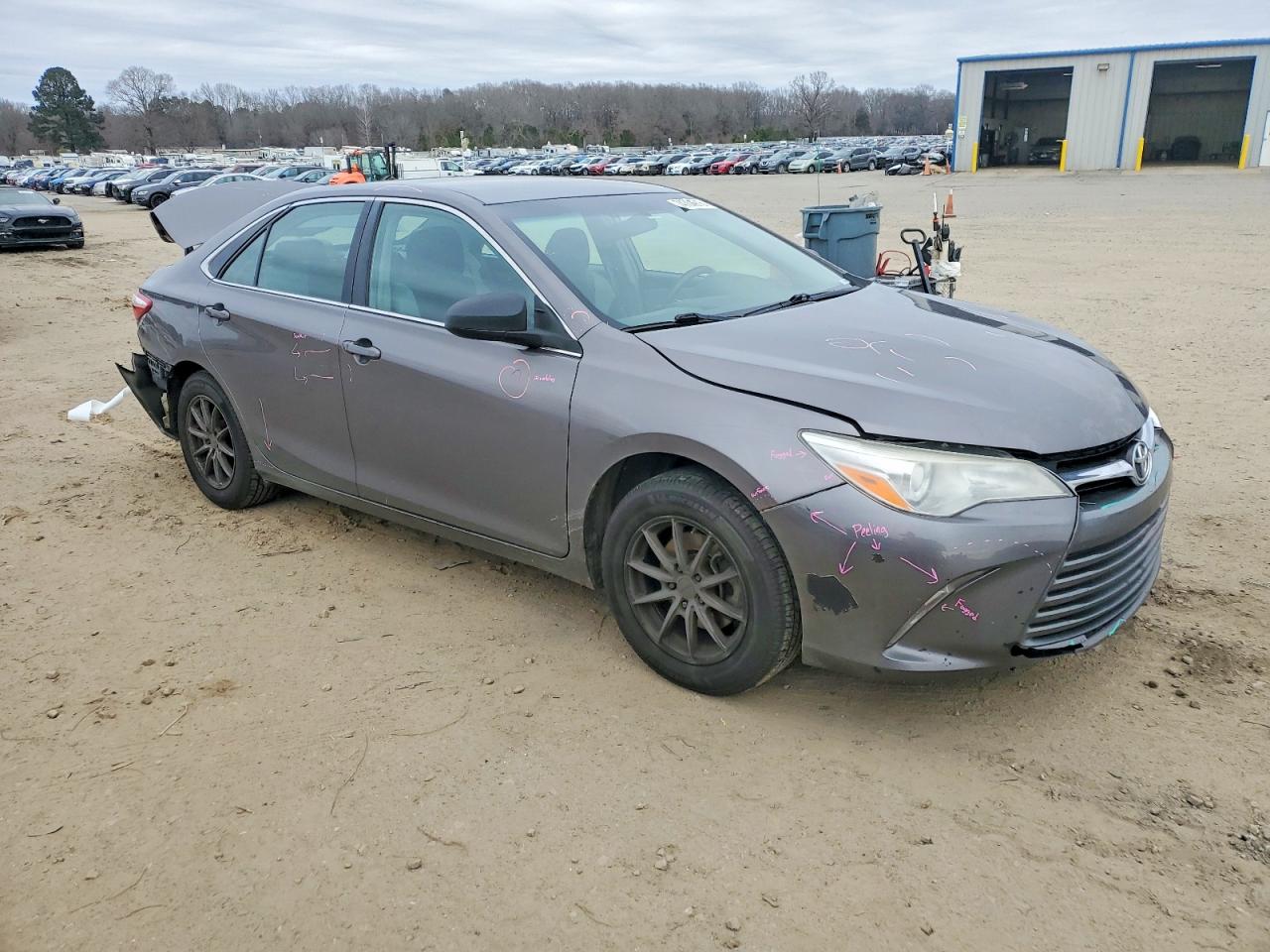 2017 TOYOTA CAMRY LE photo 4