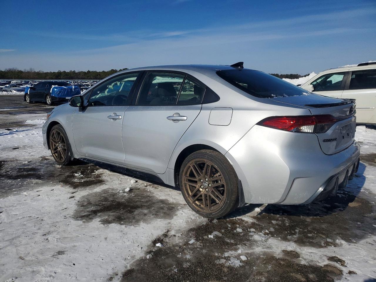 2024 TOYOTA COROLLA LE photo 2