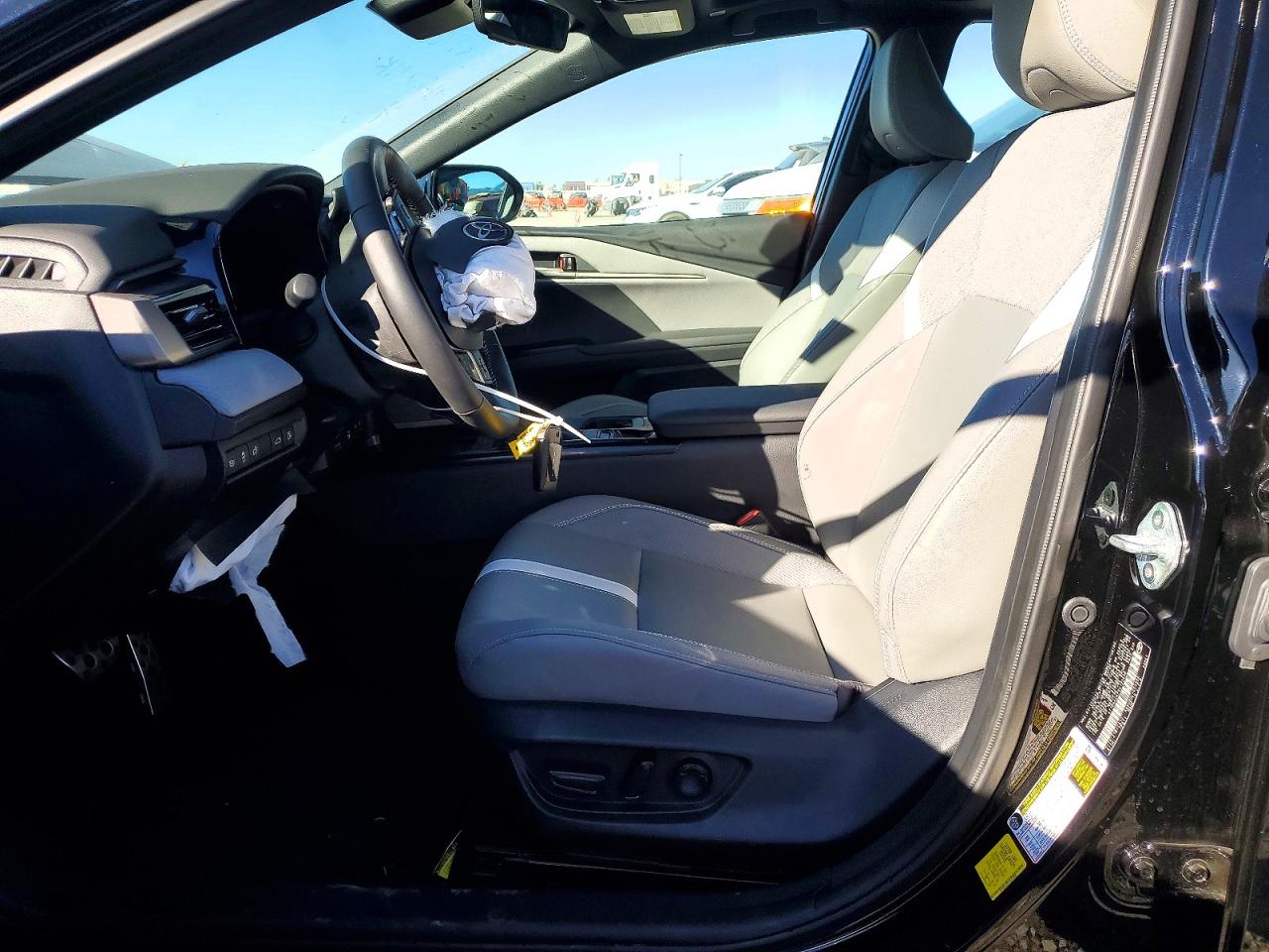 2025 TOYOTA CAMRY SE photo 7