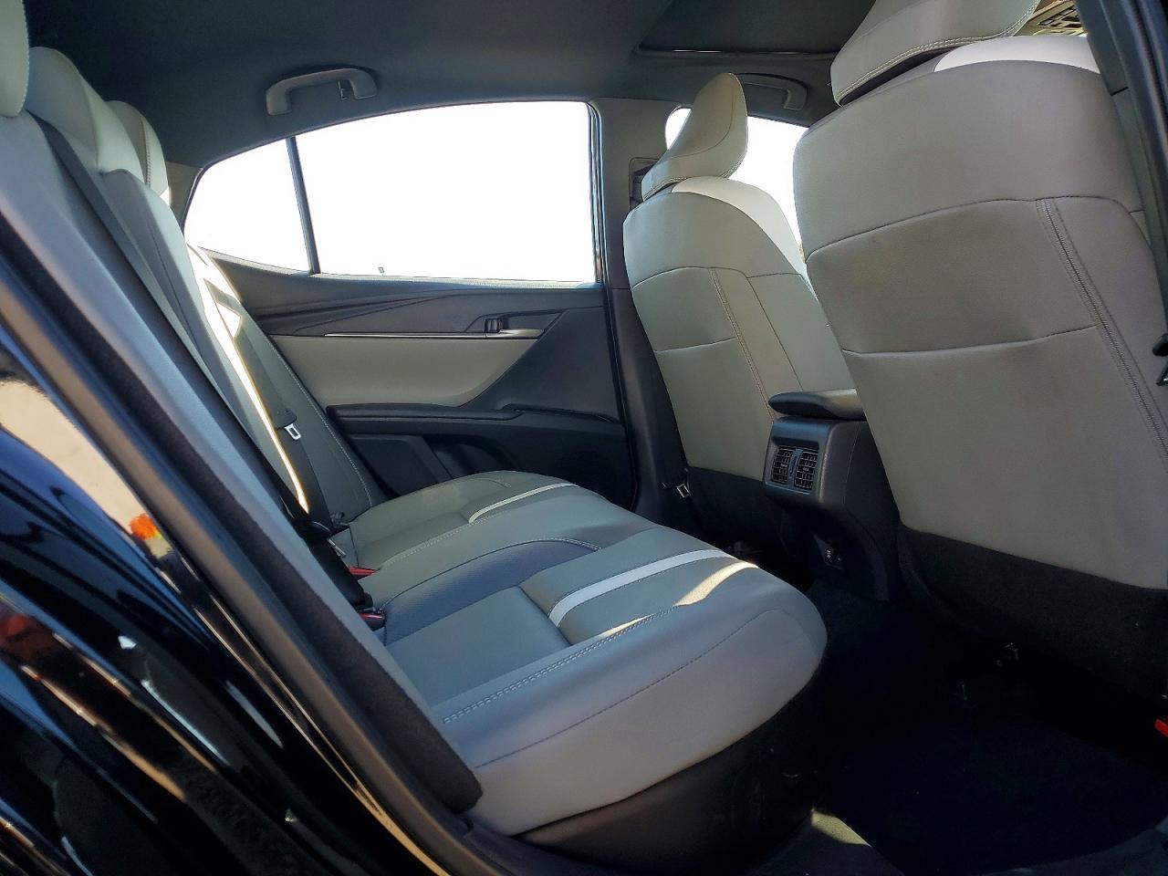 2025 TOYOTA CAMRY SE photo 10
