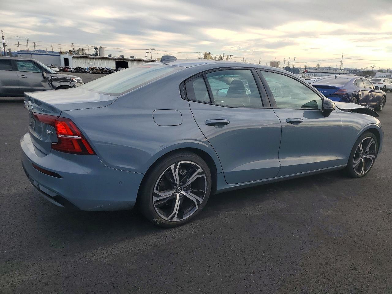 2024 VOLVO S60 PLUS photo 5