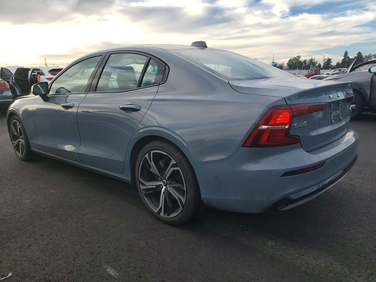 2024 VOLVO S60 PLUS photo 3