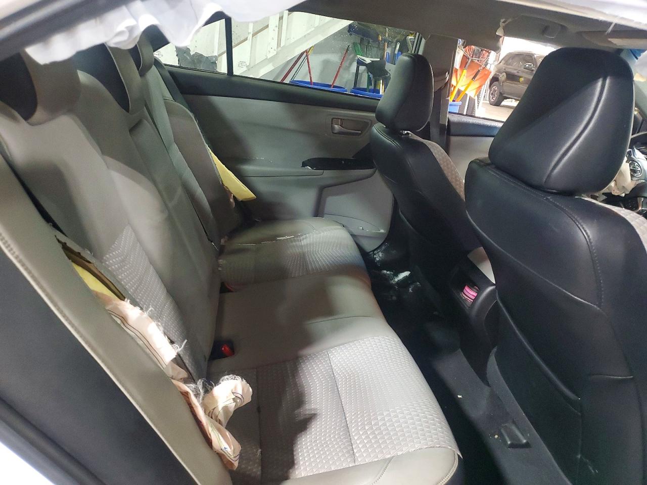 2015 TOYOTA CAMRY LE photo 10