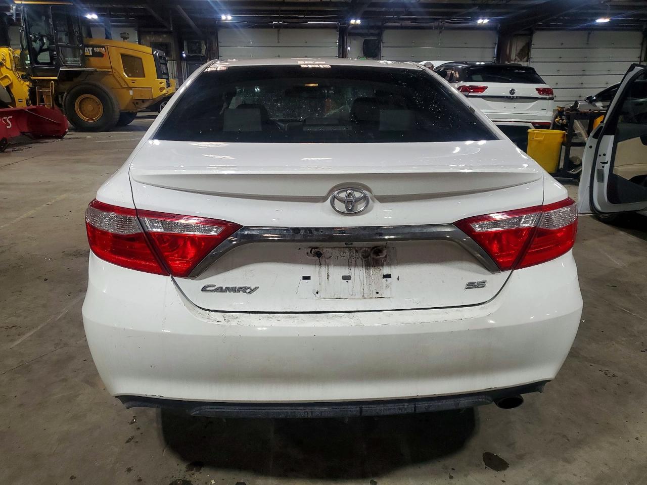 2015 TOYOTA CAMRY LE photo 6