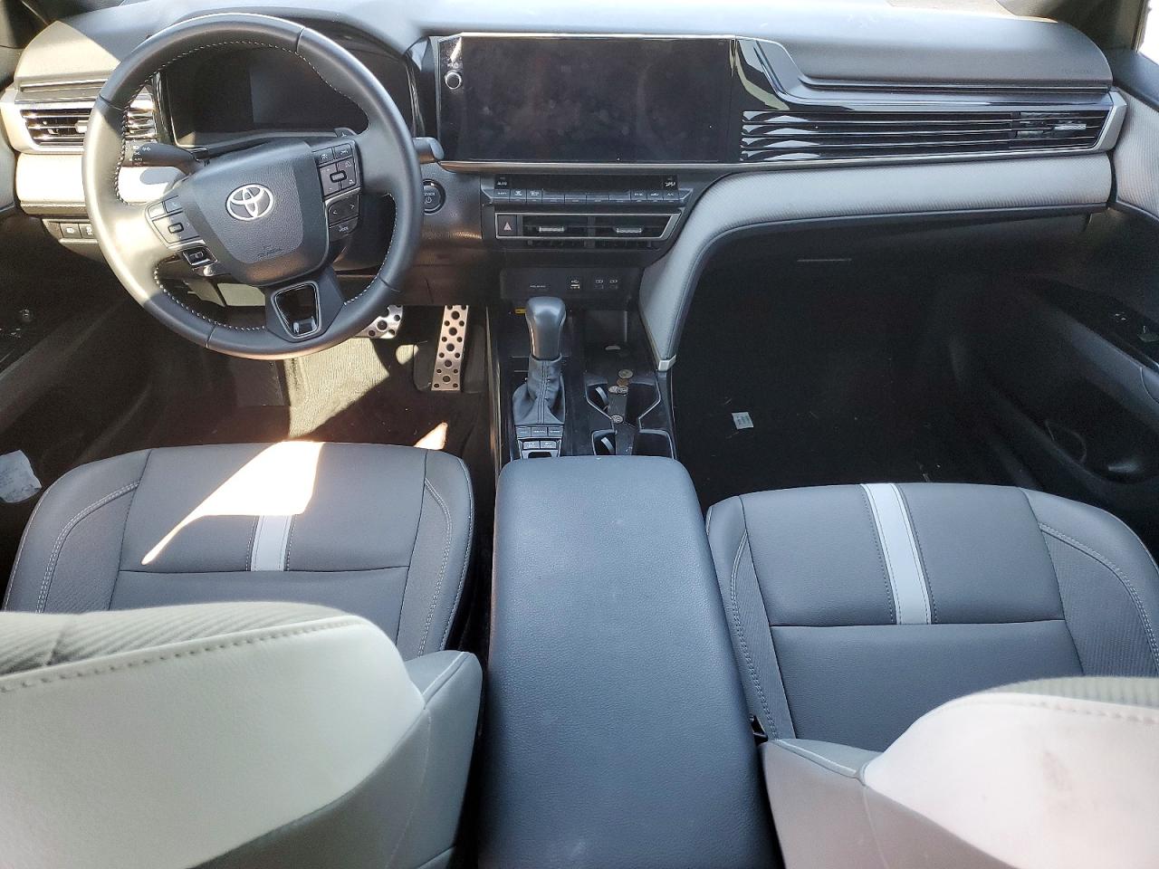 2025 TOYOTA CAMRY photo 15