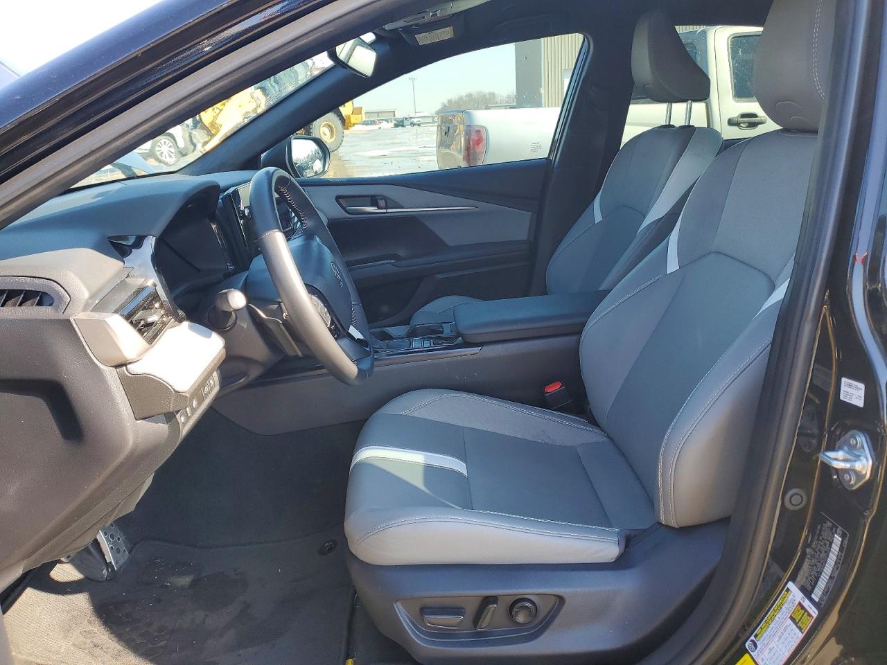 2025 TOYOTA CAMRY photo 13