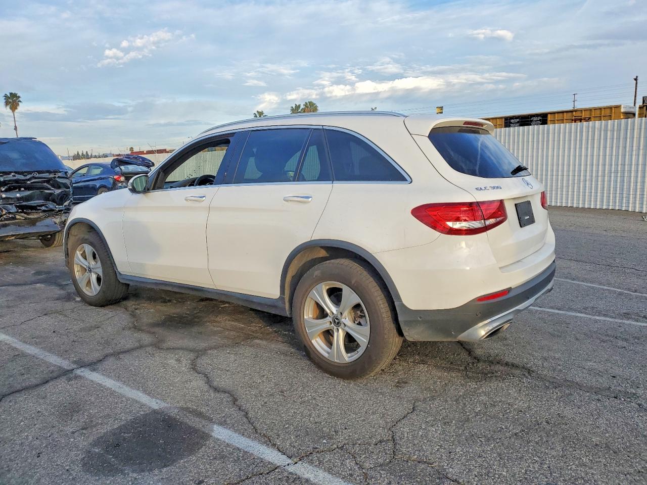 2018 MERCEDES-BENZ GLC 300 photo 2
