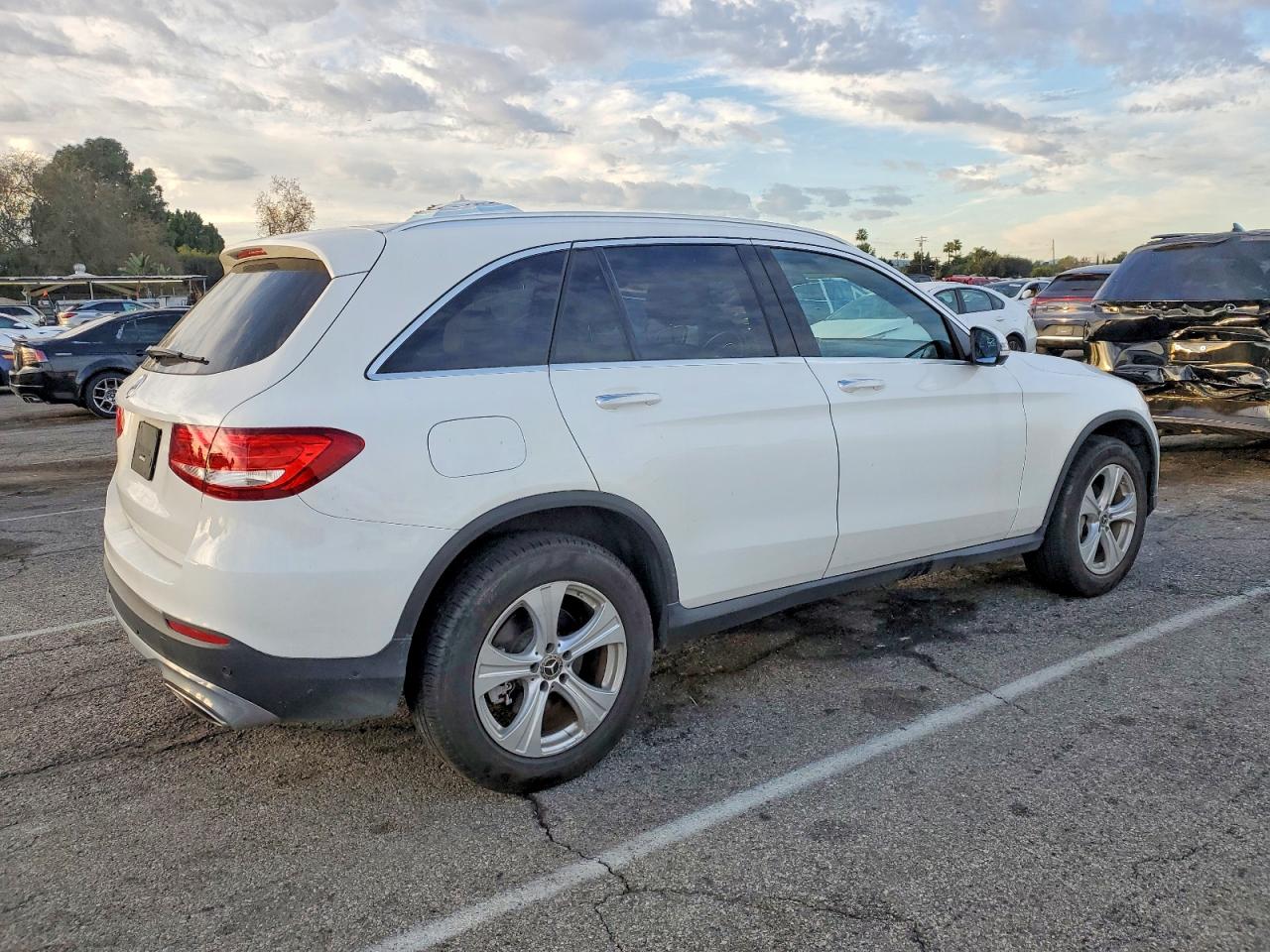 2018 MERCEDES-BENZ GLC 300 photo 3