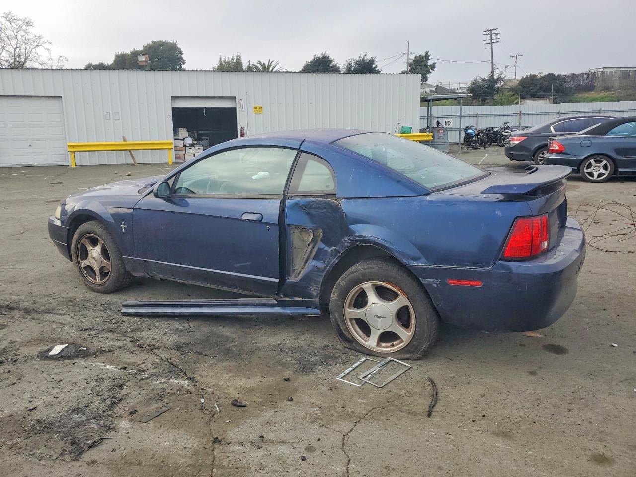 2001 FORD MUSTANG photo 2
