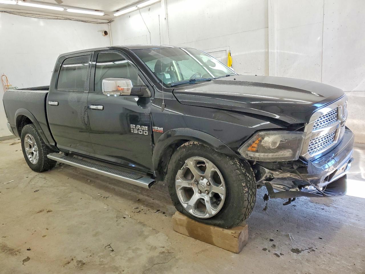 2015 RAM 1500 LARAMIE photo 7