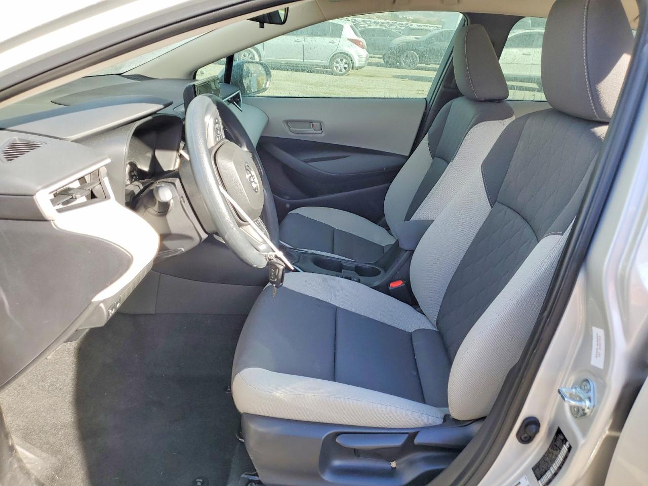 2025 TOYOTA COROLLA LE photo 19