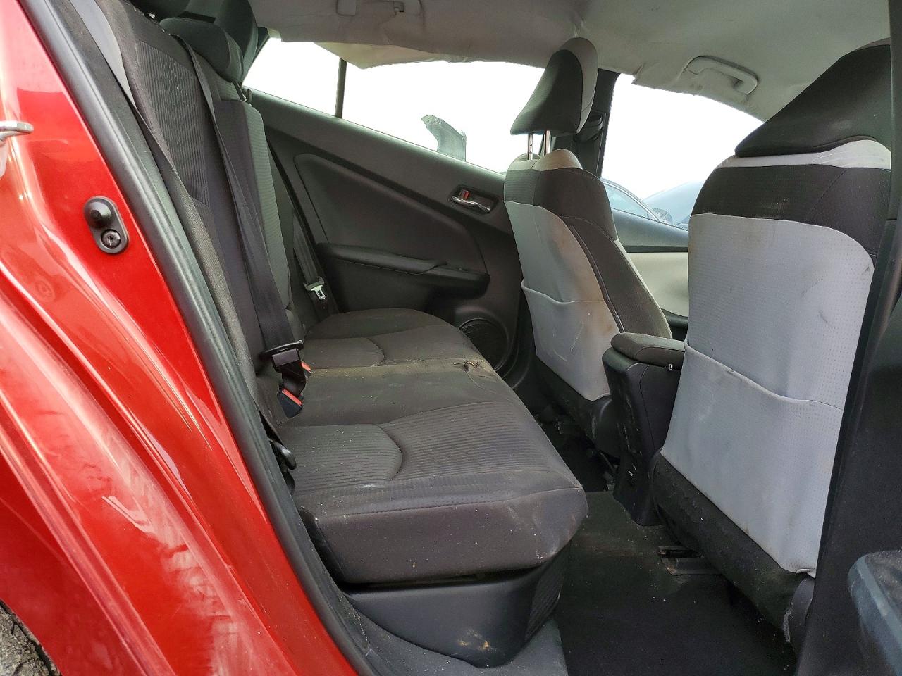 2018 TOYOTA PRIUS photo 19