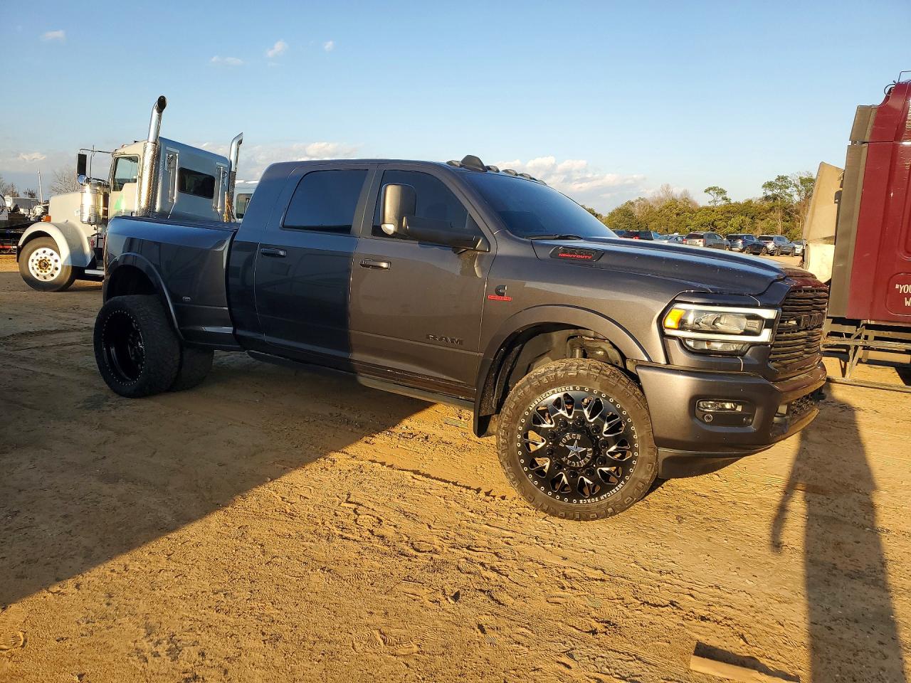 2020 RAM 3500 LARAMIE photo 4