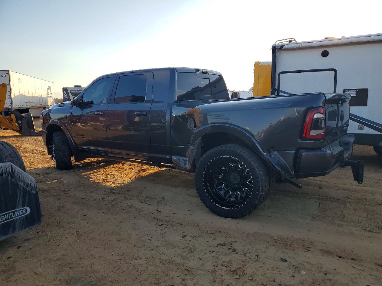 2020 RAM 3500 LARAMIE photo 2
