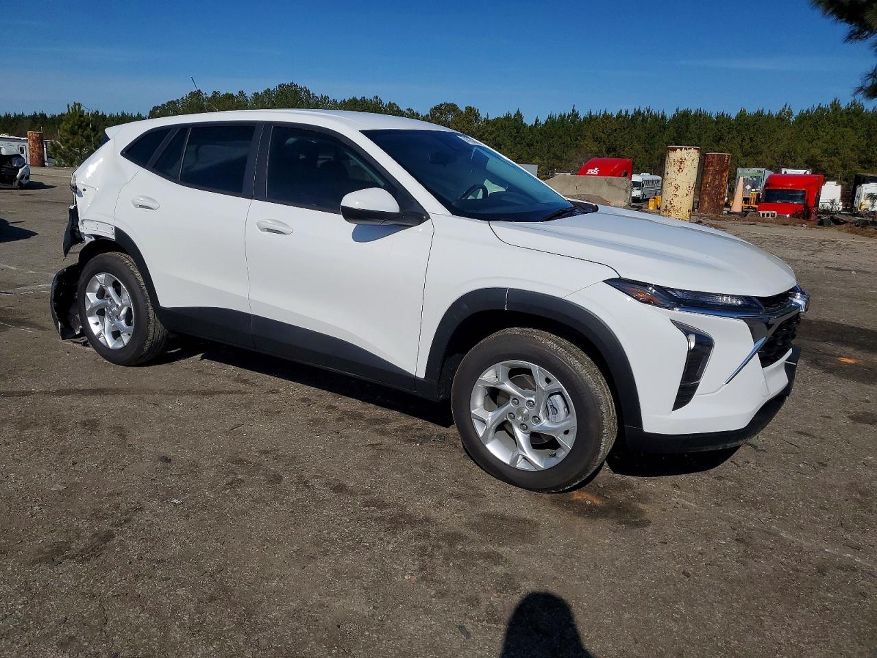 2025 CHEVROLET TRAX LS photo 4