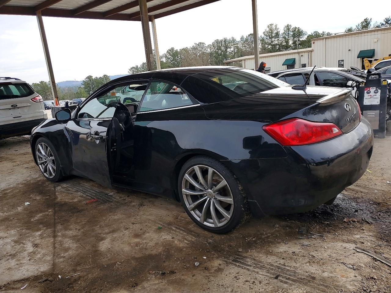 2009 INFINITI G37 photo 2