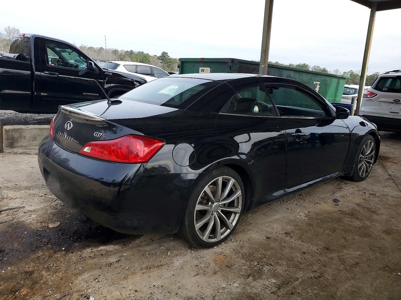 2009 INFINITI G37 photo 3