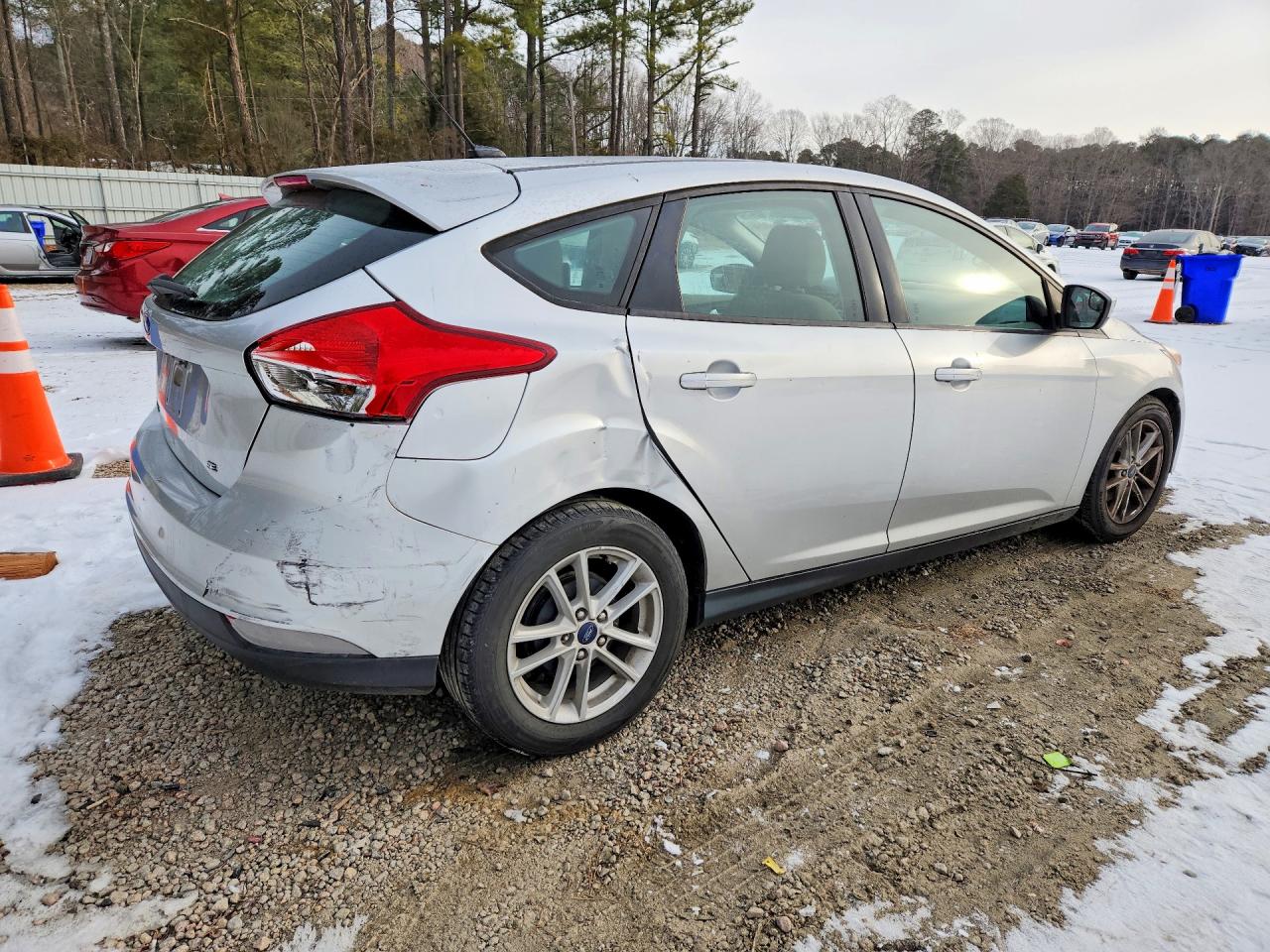 2018 FORD FOCUS SE photo 5