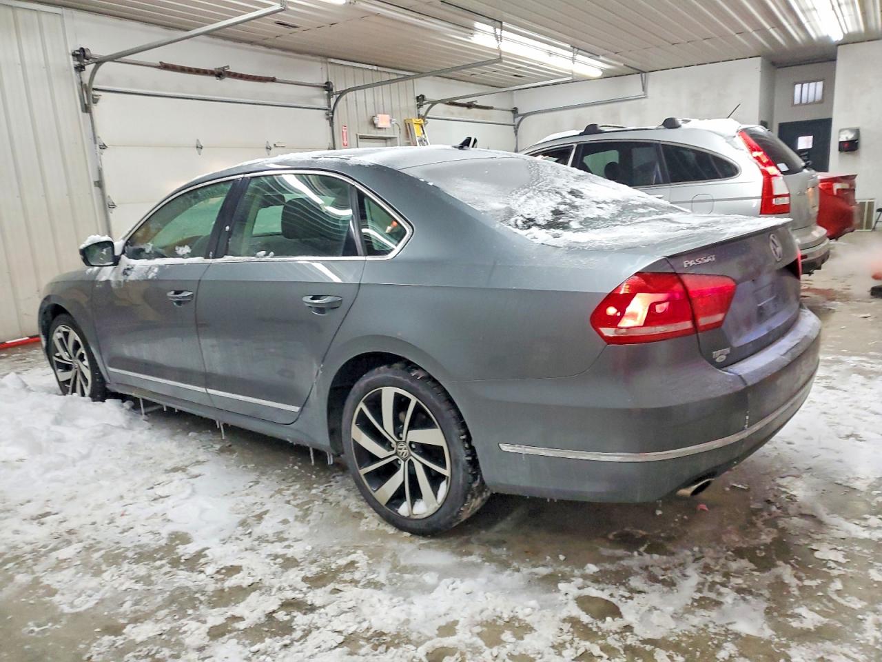 2015 VOLKSWAGEN PASSAT SEL photo 2