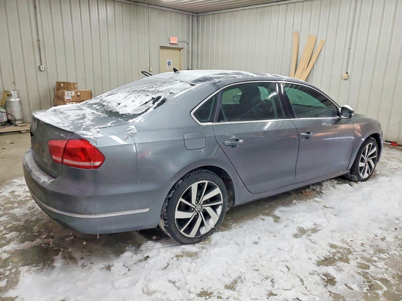 2015 VOLKSWAGEN PASSAT SEL photo 3