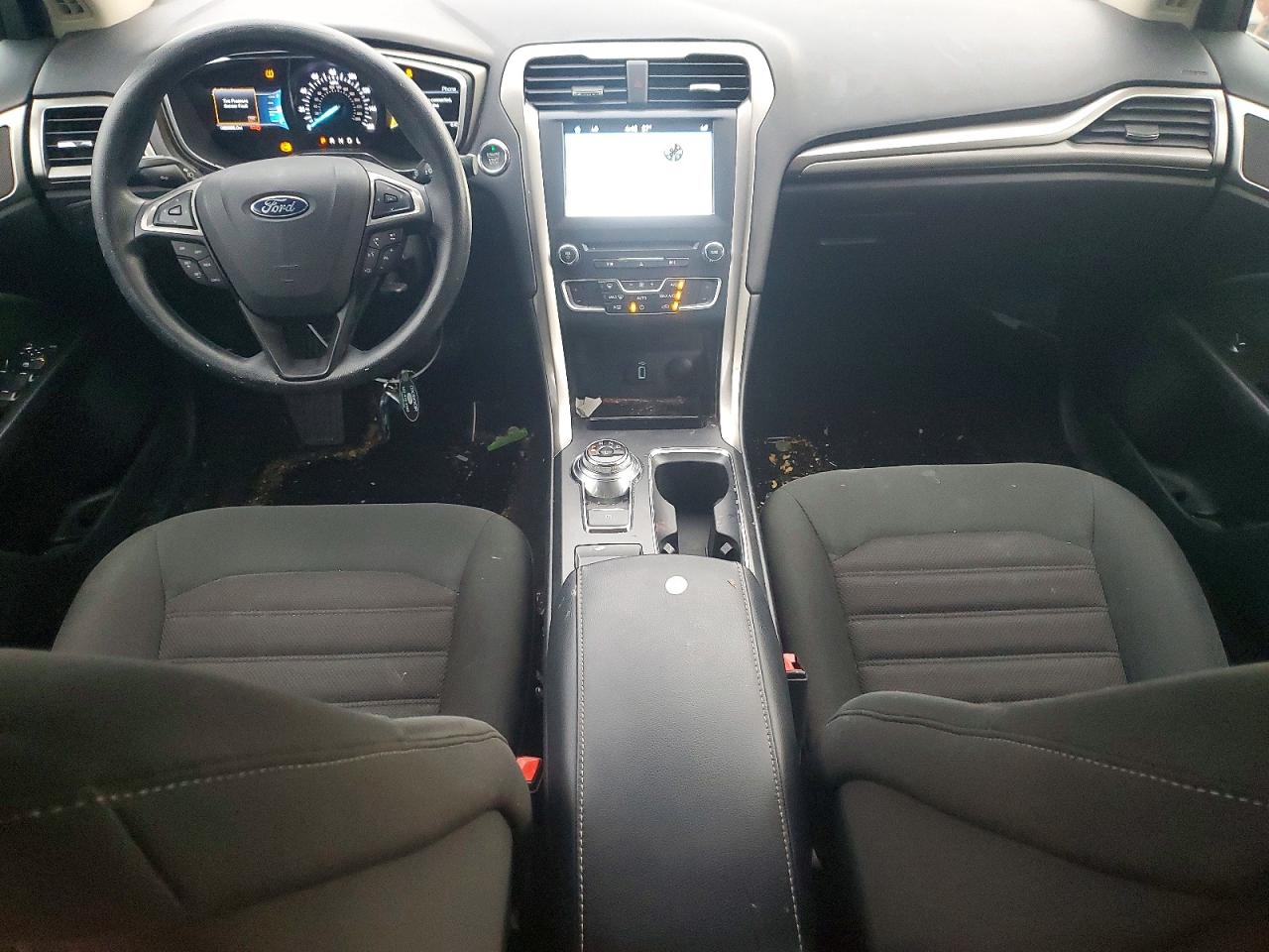 2017 FORD FUSION SE photo 8