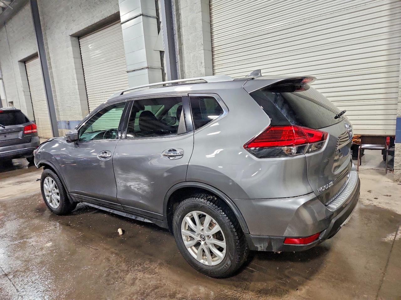 2017 NISSAN ROGUE SV photo 2