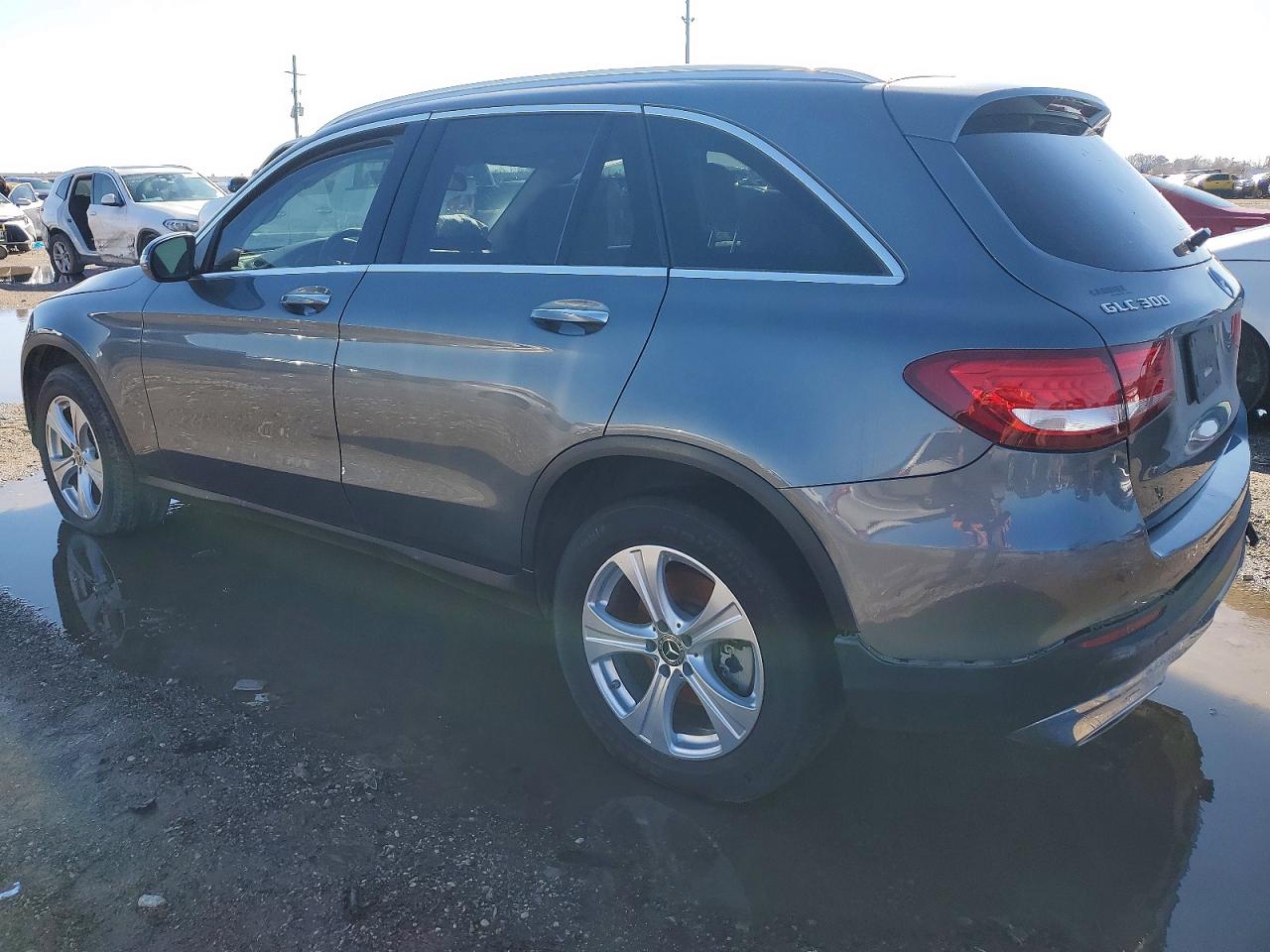 2018 MERCEDES-BENZ GLC 300 photo 2